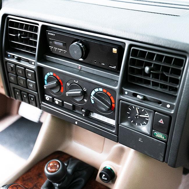 Range Rover Classic dashboard